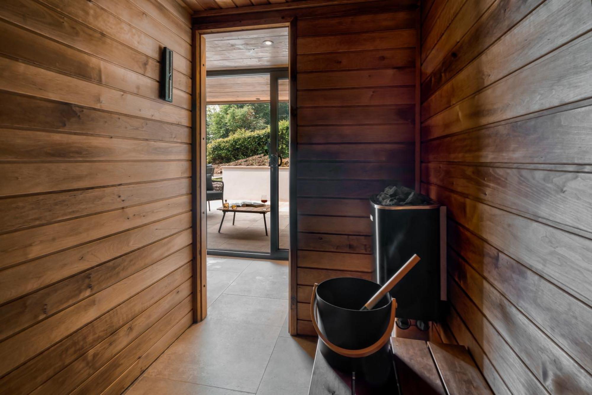 The Hideaway At Longtail * Bowness-on-Windermere